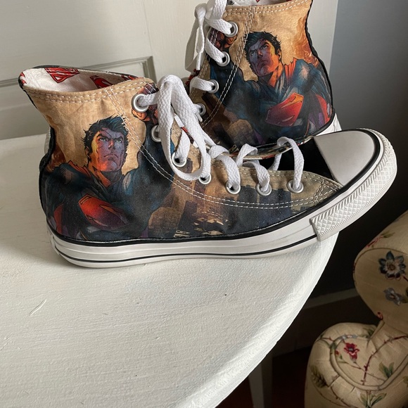 Unisex Superman DC Comics Converse. Mens size 6, women’s size 7.5/8. - Picture 4 of 9